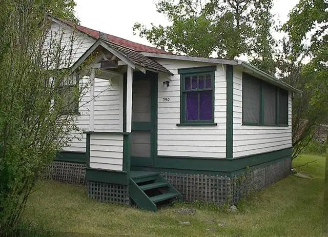 Mitchell family cottage on Grand Avenue